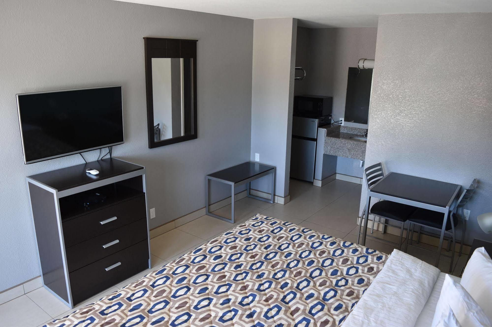 Woodfield Inn And Suites Yoakum Экстерьер фото