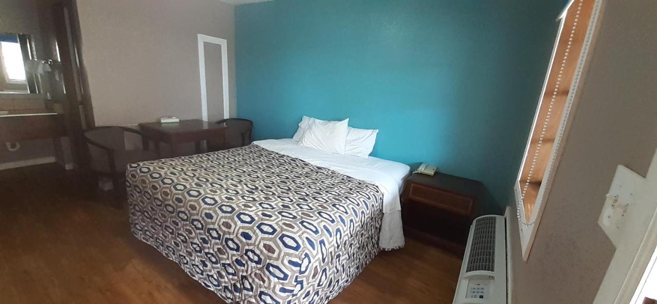 Woodfield Inn And Suites Yoakum Экстерьер фото